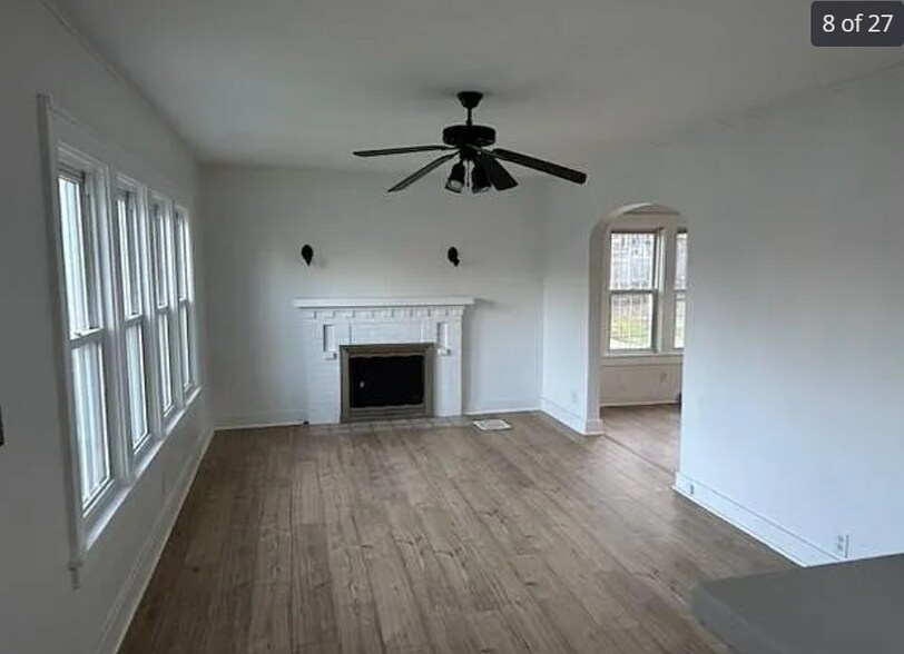 Living Room - 2314 S Burdick St