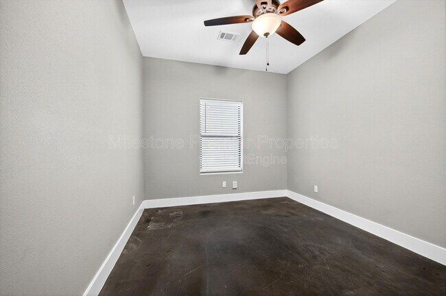 Building Photo - 211 W Murray St