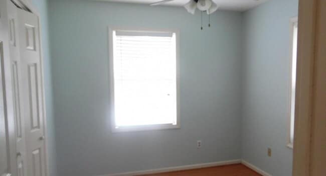 Building Photo - 202 Park Ave