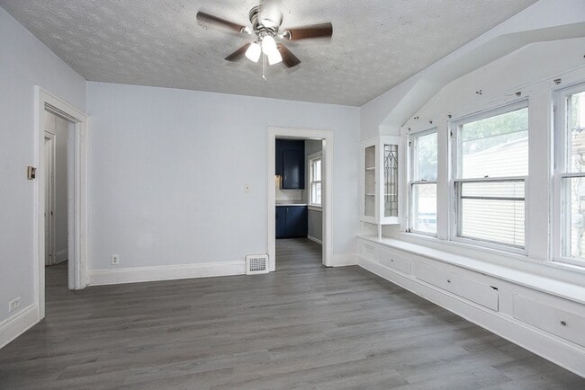 Building Photo - 4930 E 108th St