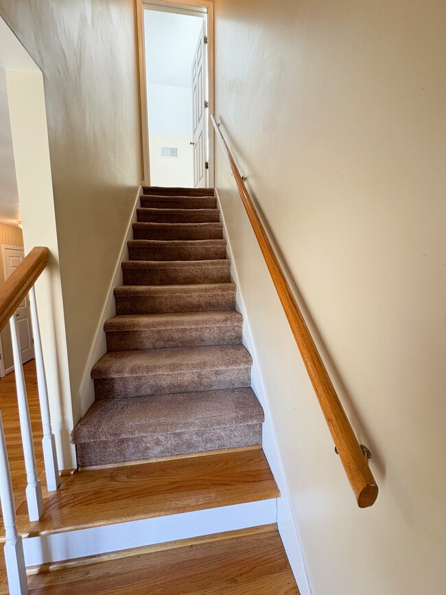 Building Photo - 1324 Deerwood St