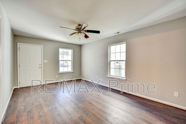 Building Photo - 960 Railroad Ave