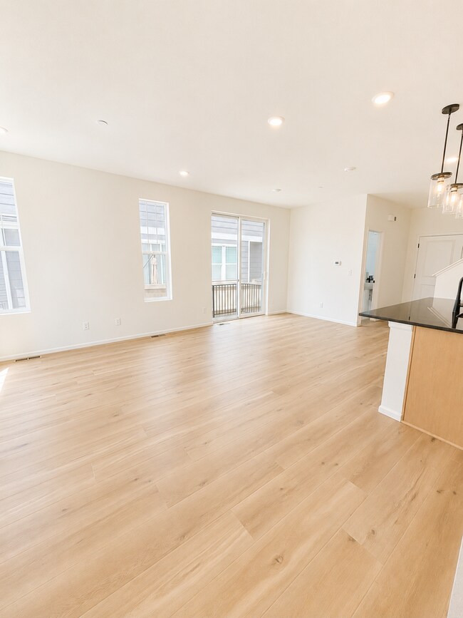 Building Photo - Brand New 3 Bedroom, 3 Bathroom Home in Erie!