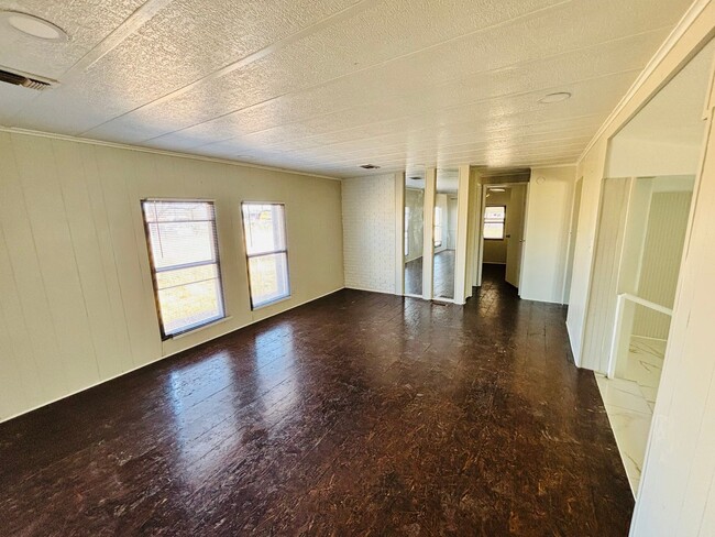 Building Photo - 7600 N Judy Ln