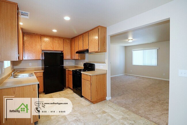 Building Photo - 2750 Shasta View Dr