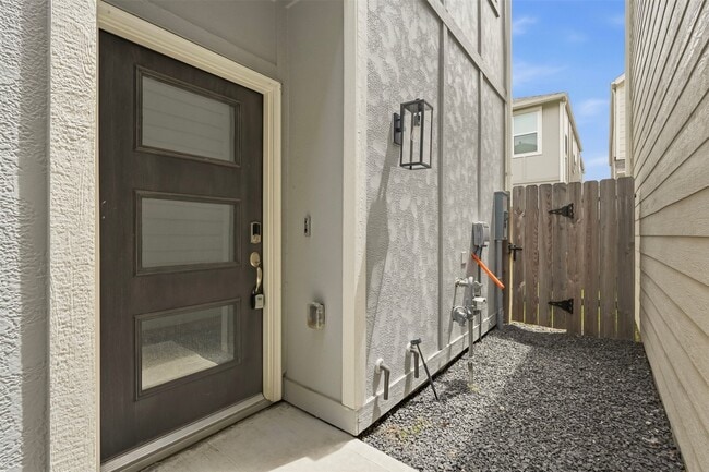 Building Photo - 1516 Lakeline Oak Dr