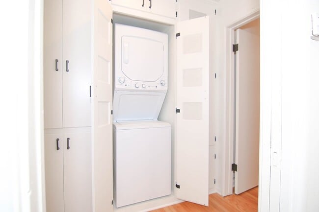 Building Photo - 116 24th St