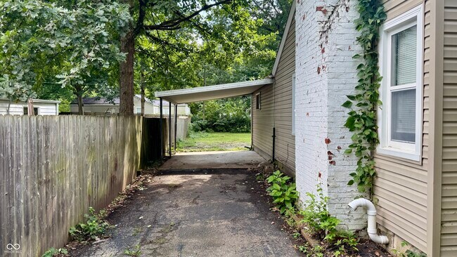 Building Photo - 2215 Durham Dr