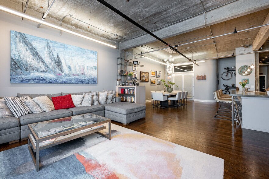 Building Photo - 850 W Adams St