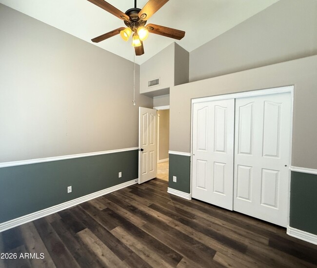 Building Photo - 902 W Sherri Dr