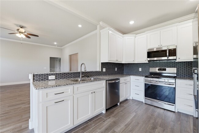 Building Photo - 40 E Loveland Loop