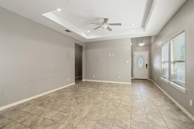 Building Photo - 1013 Tesoro Hills