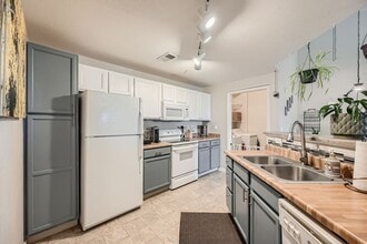 Building Photo - 1 bed 1 bath w/ near DIA! $500 MOVE IN SPECIAL