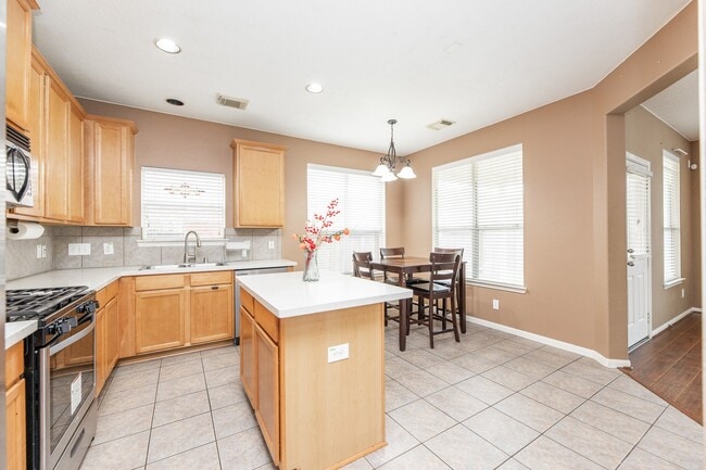 Building Photo - 6451 Applewood Forest Dr