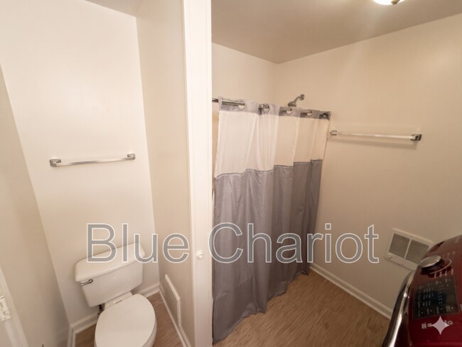 Building Photo - 502 Raynor St