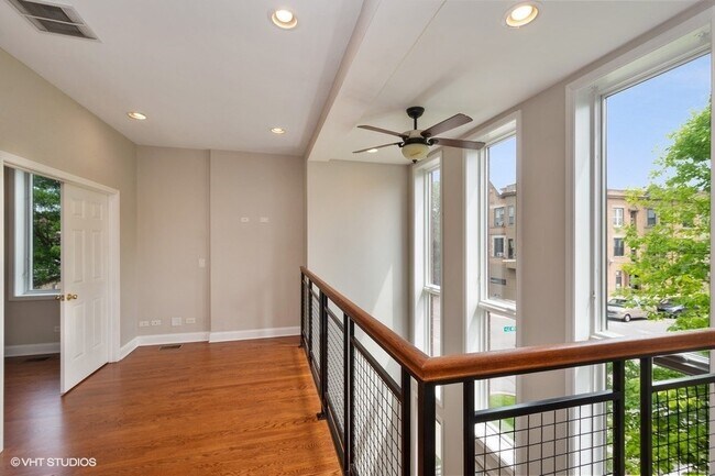 Building Photo - 1458 N Artesian Ave