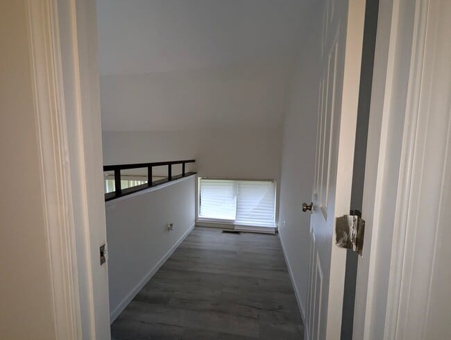 Building Photo - Relaxing 1 Bed 1 bath Townhome With Loft In Beautiful Sequoyah - Water Included