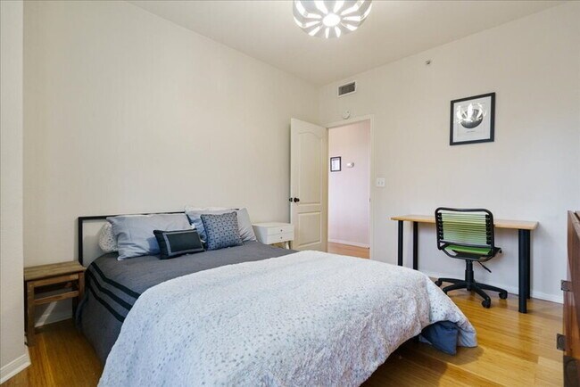 Building Photo - 6000 Shepherd Mountain Cove