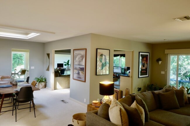 Building Photo - Coming Soon! Cozy home in South Pasadena.