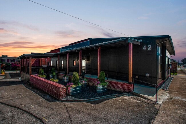 Building Photo - 42 Keys Ferry St