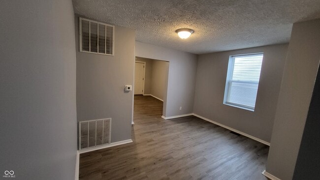 Building Photo - 653 Birch Ave