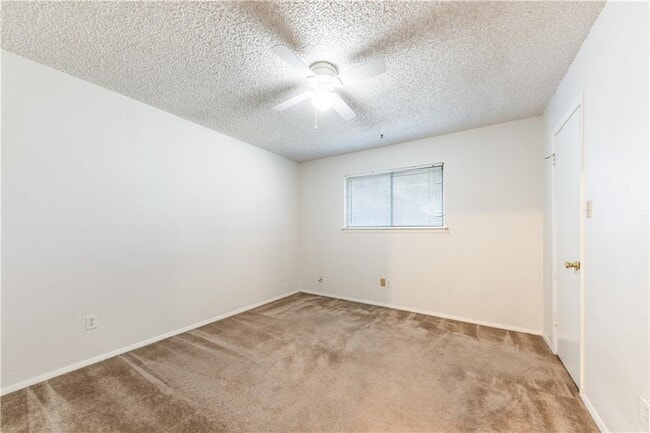 Building Photo - 1706 Onion Creek Village Dr