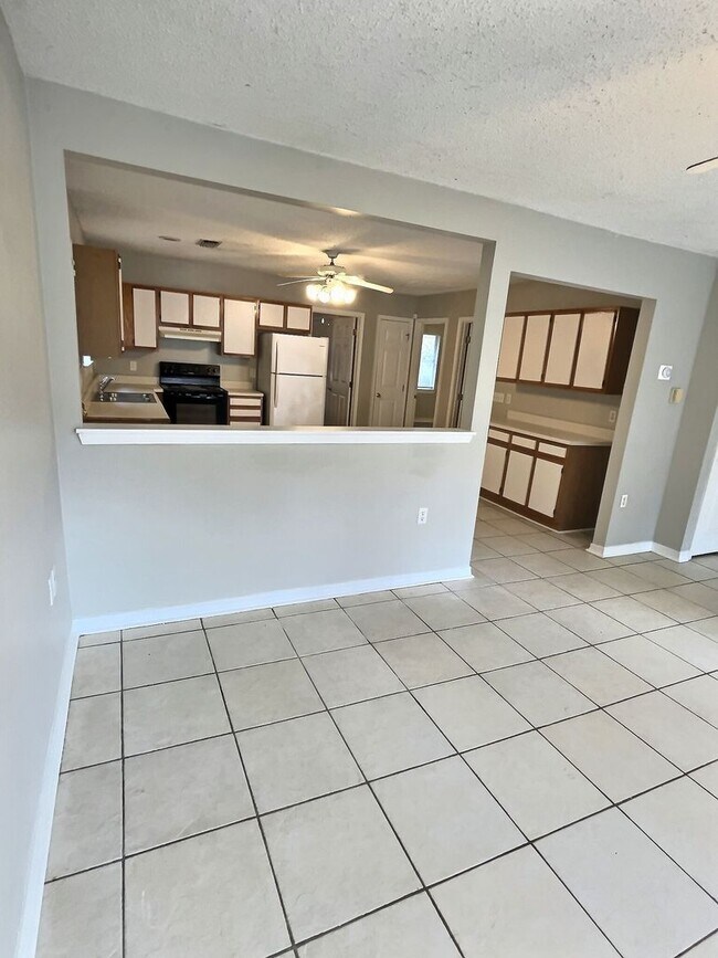 Building Photo - 8100-8104 Exchange St