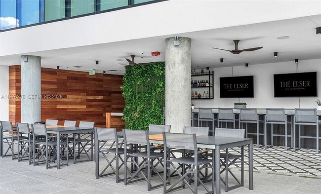 Building Photo - 398 NE 5th St