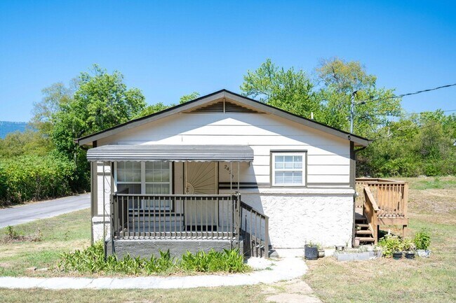 Primary Photo - 2429 13th Ave