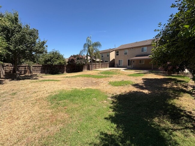 Building Photo - 2 Story Home Near Shopping Center Rent Ready!