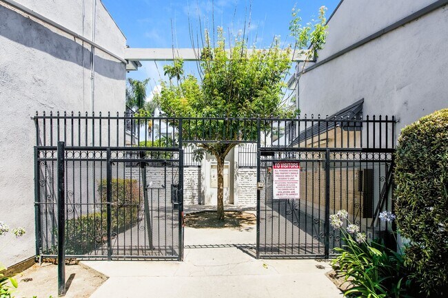 Building Photo - Great 1 Bedroom Condo in Long Beach!