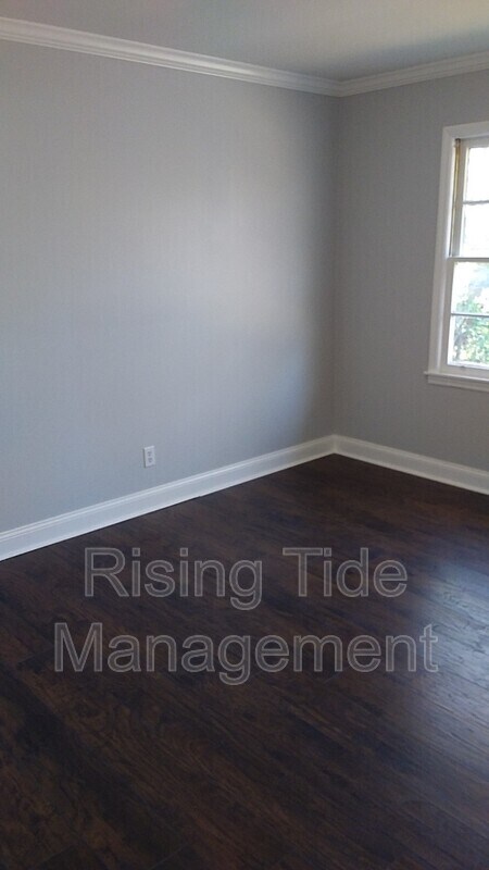 Building Photo - 948 Hickory Dr