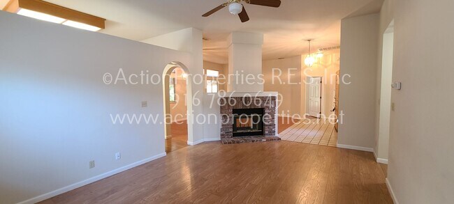 Building Photo - Move In Special! Woodcreek High School Walking Distance, West Roseville Single Story, , 4 Bed 2 B...