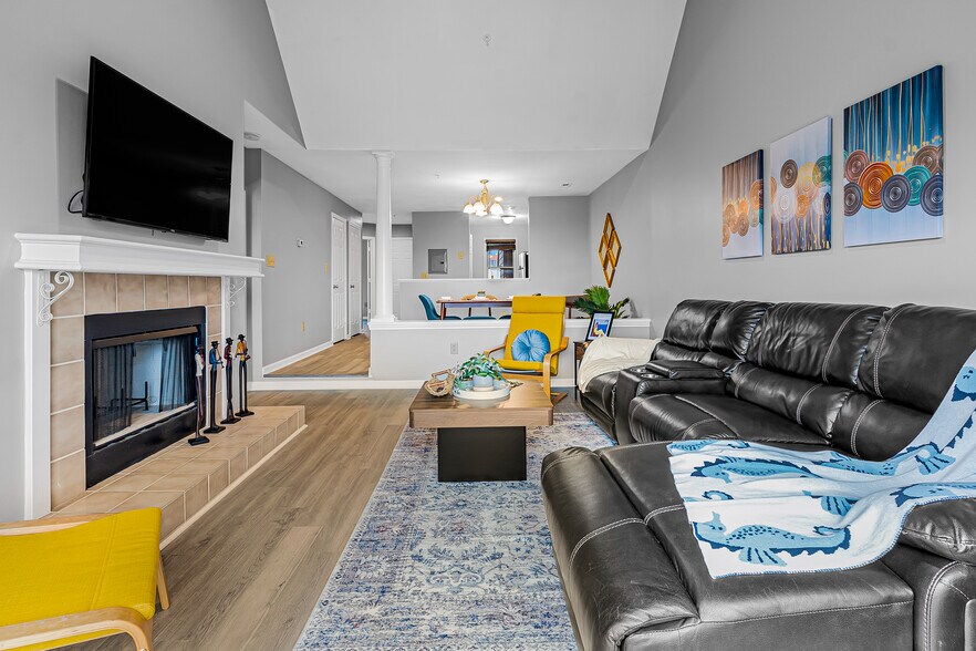 Building Photo - Room in Condo on J M Keynes Dr