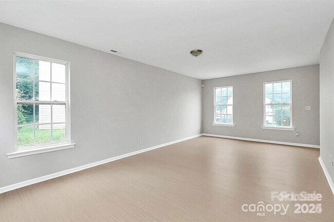 Building Photo - 3737 Kadey Dr