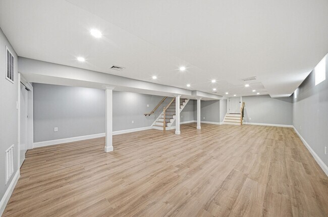 Building Photo - 9 Logan Ave