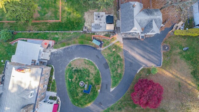 Building Photo - 64 Montebello Rd