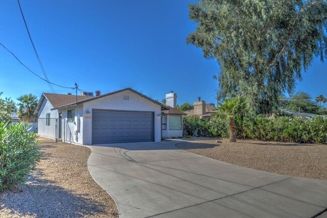 Building Photo - 3022 N 34th Pl