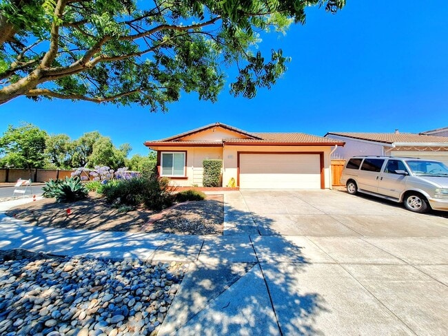 Building Photo - Beautifully Remodeled 3bd Single Story House: Everything Brand New!