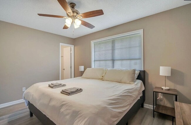 Building Photo - Available June 22nd! Beautiful