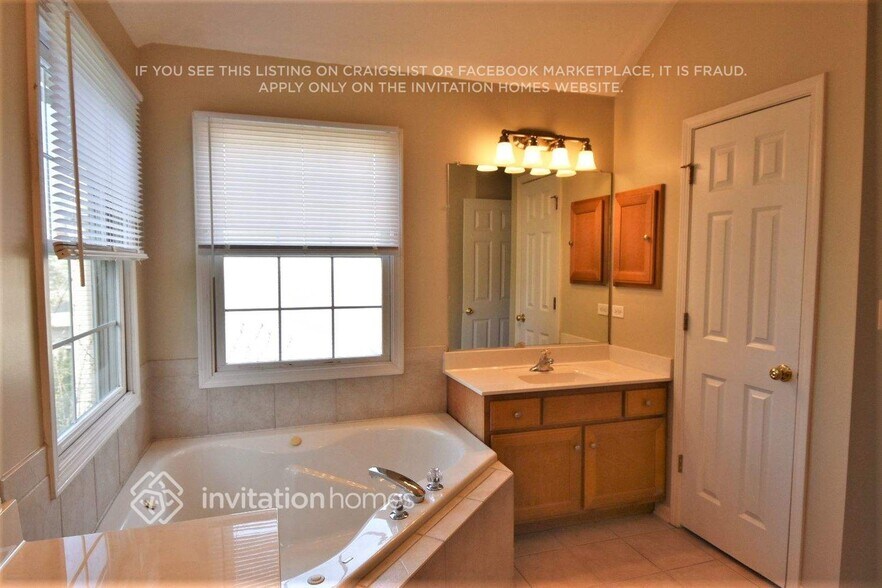 Building Photo - 16332 Hidden River Dr