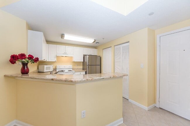 Building Photo - 5080 Fairways Cir