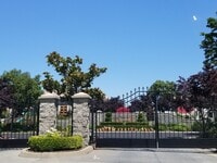Building Photo - East Roseville - 3 Bdrm, 2 Bath located in...