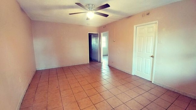 Building Photo - 2 Bedroom Duplex - Spartanburg