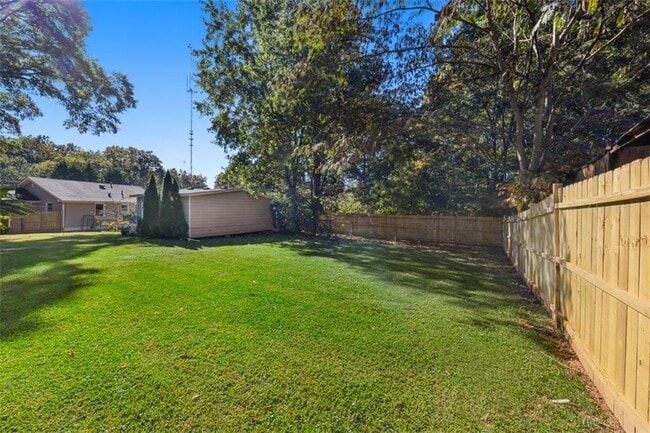 Building Photo - 1416 Woodland Hills Dr NE