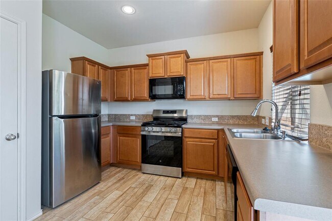 Building Photo - 12021 Pecangate Way