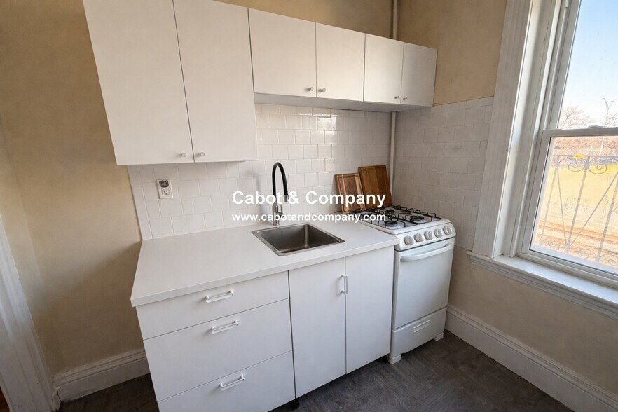 Building Photo - 50 Charlesgate E