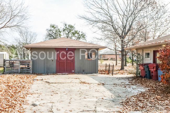 Building Photo - 1008 Walnut St