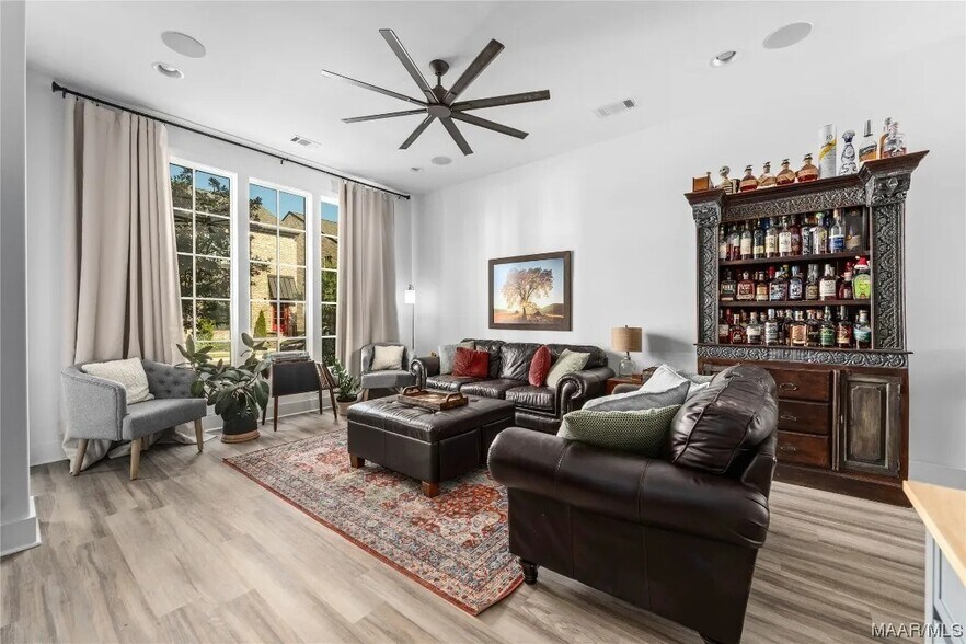 Building Photo - 4648 Broadwick St