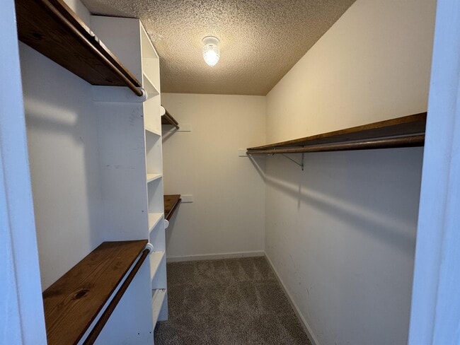 Building Photo - 2700 Thackery Rd